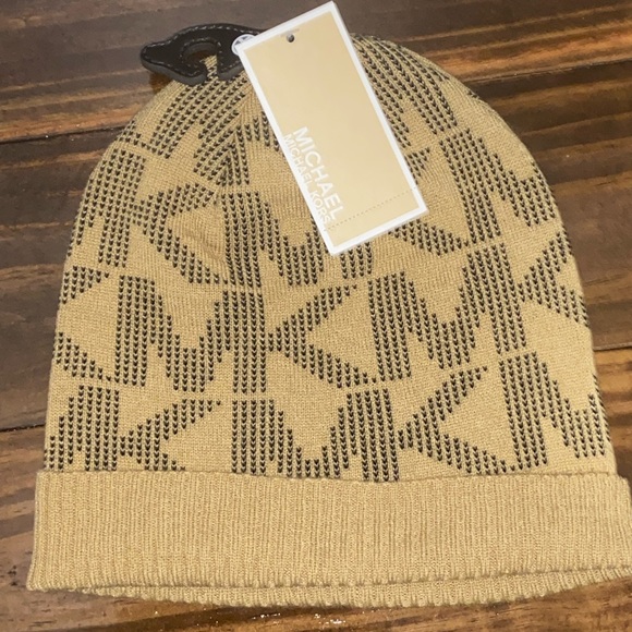 NWT Michael Kors Beanie - Picture 3 of 5